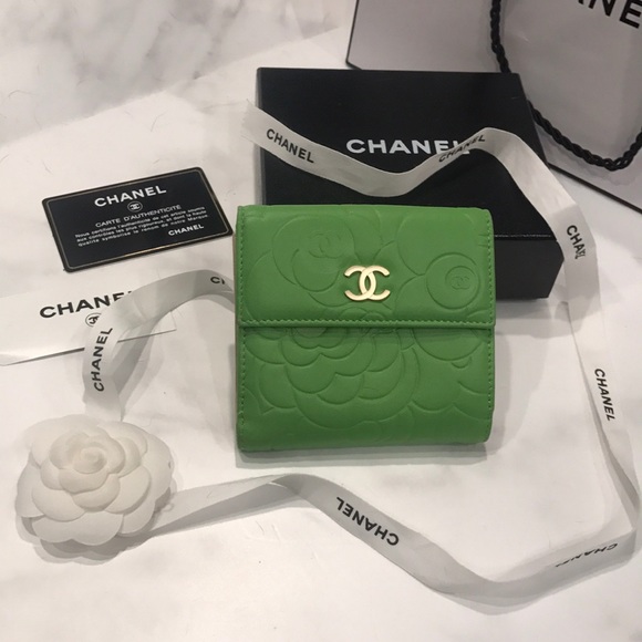 ⭐️ SOLD ⭐️ BNWT AUTHENTIC CHANEL CAMELLIA WALLET - Picture 3 of 8